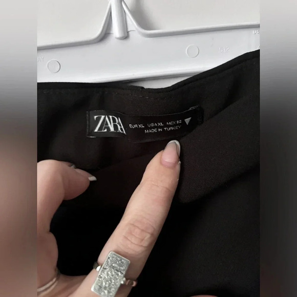 NWOT  | Zara | Black Petal Skort | Size XL - Picture 4 of 6